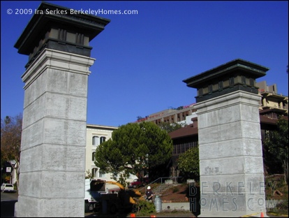 berkeley california uc northside uc north entry gate    
