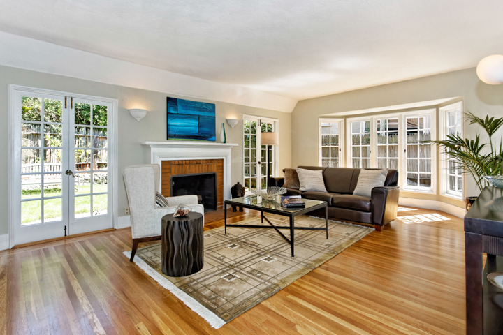 547 Vincente in Thousand Oaks Neighborhood - Living Room & Fireplace